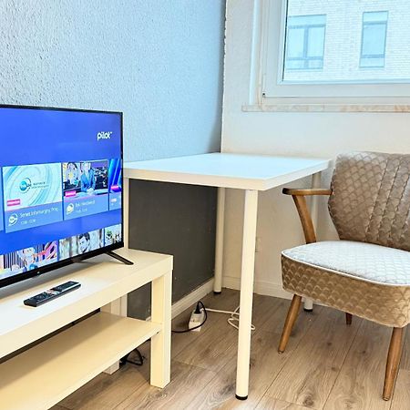 Apartments Im Herzen Von Neumuenster Innenstadt & Hbf Fusslaeufig, Mit Privatparkplatz 외부 사진